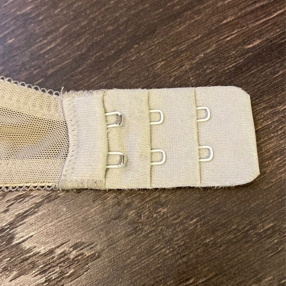 Vera Wang Bra 34C - Picture 2 of 8